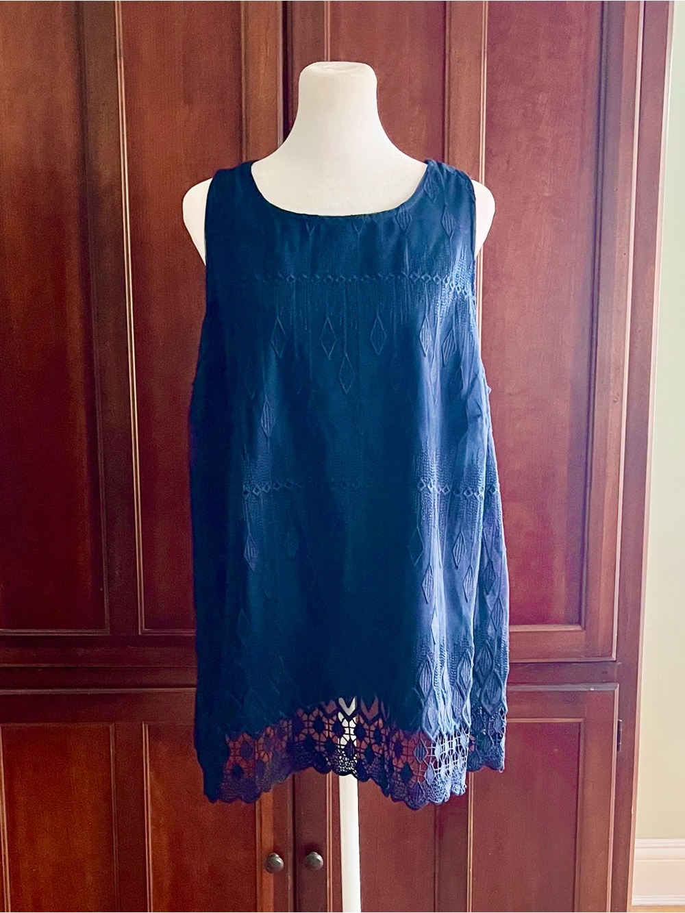 Alfani Navy Sleeveless Embroidered Top with Scalloped Lace Trim. Nouveau Fleur.